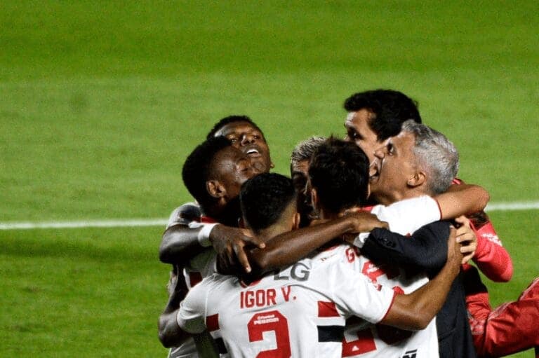 São Paulo bate Palmeiras e volta a conquistar o Paulistão após 16 anos