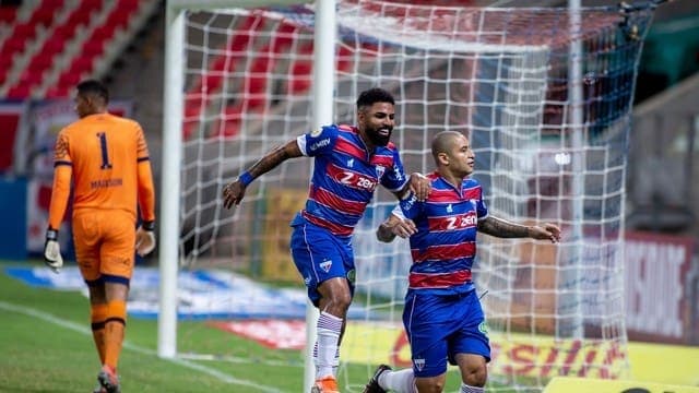 Fortaleza e Athletico-PR seguem 100%, enquanto Flamengo e Atlético-MG vencem mais uma e colam