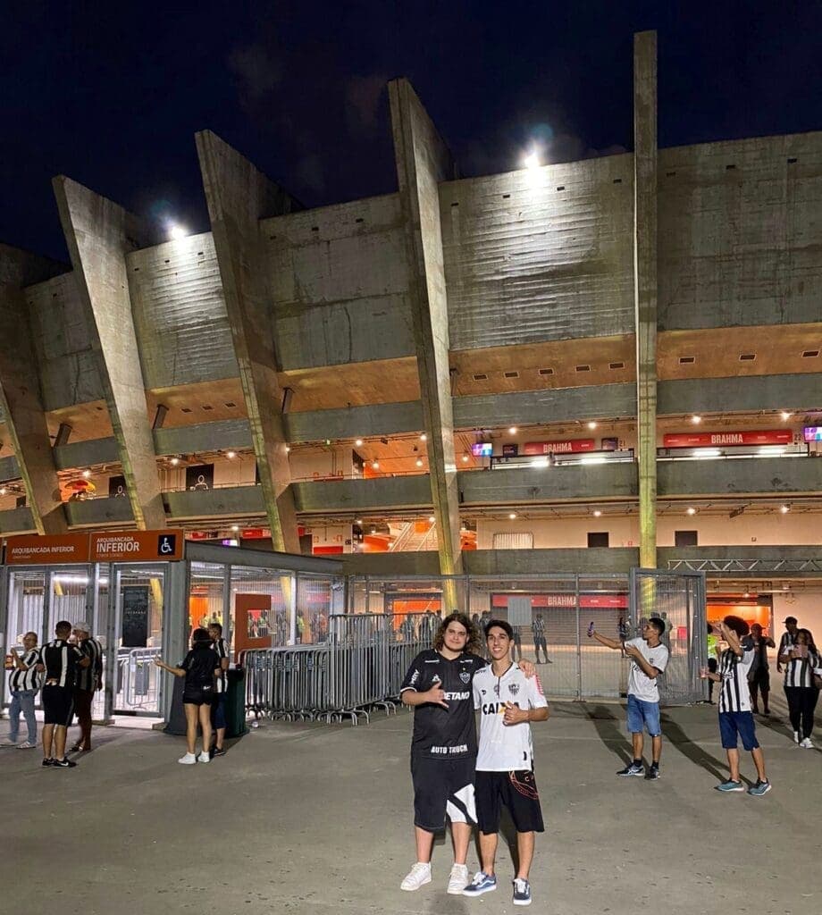 Ai, credo! Galo inicia a busca por mais um campeonato brasileiro com uma bela vitória e show da torcida.