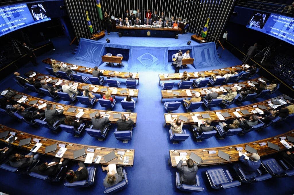Congresso ineficaz de políticos revanchistas 