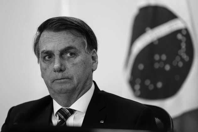 O país real de uma minoria surreal