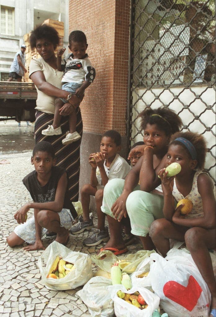 O combate à miséria na era Lula: Estudo Sobre os Programas Sociais Bolsa Família e Minha Casa, Minha Vida