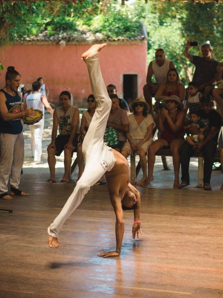 A capoeira: cultura de resistência popular contribuindo para a implementação da lei 10.639/2003